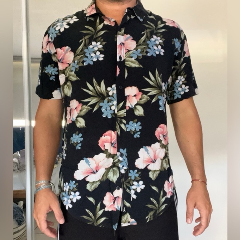 Hollister Men’s Floral Hawaiian Print Button Up Top size S